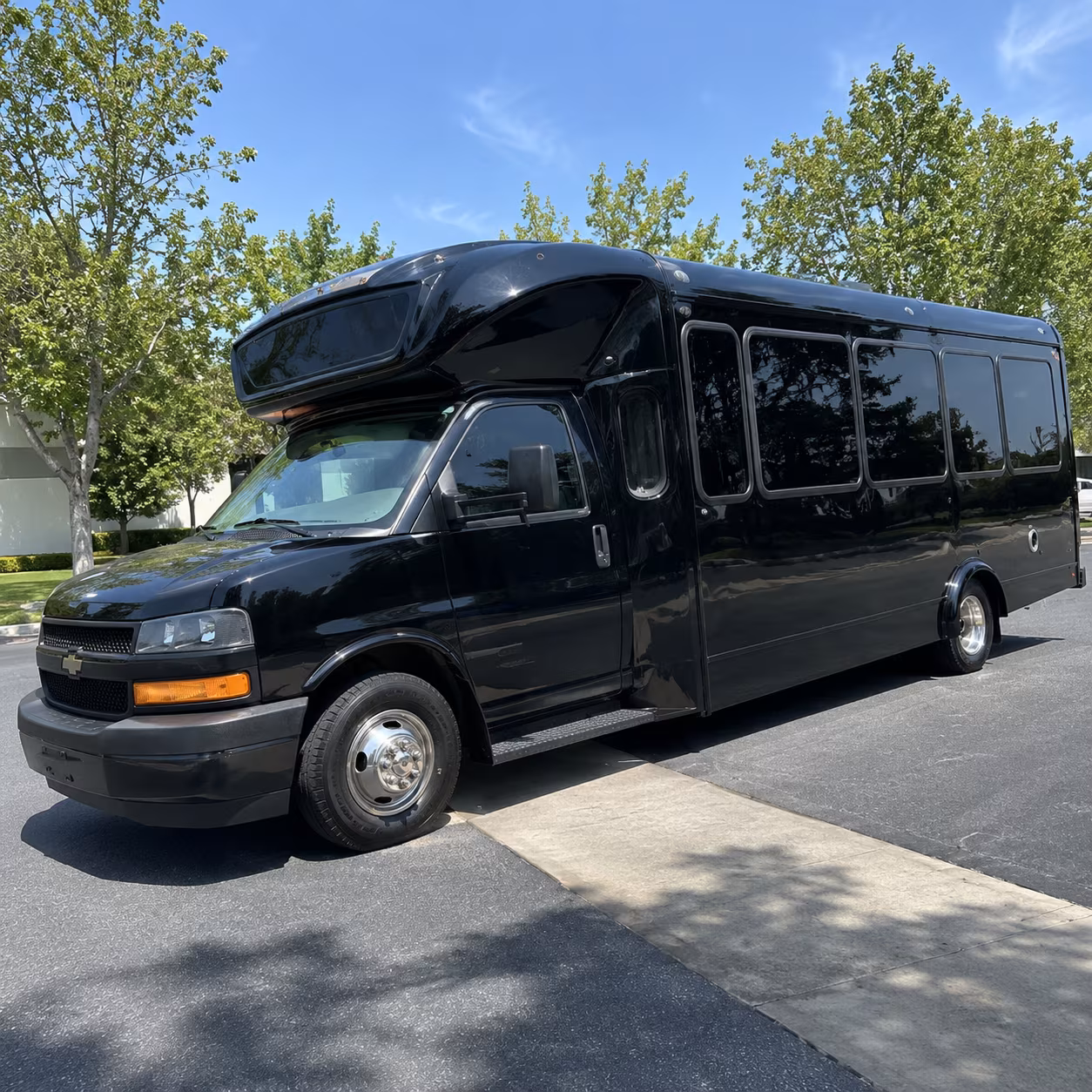 newport beach 15 passenger party bus
