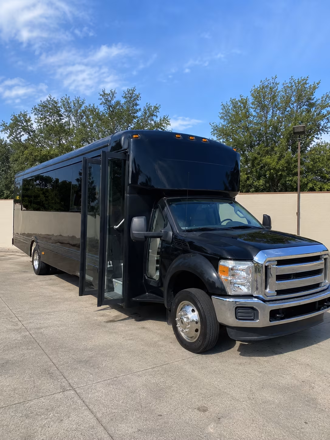newport beach 20 passenger party bus